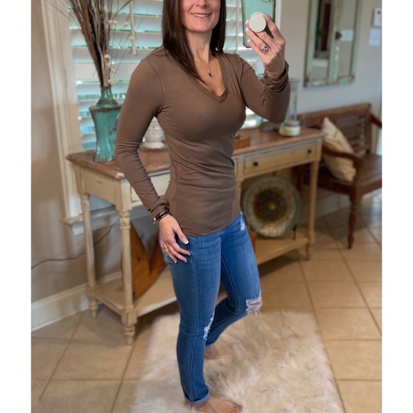 ❤️‍🔥V-Neck Stretchy Cotton Long Sleeve Top Mocha 1320 - Picture 4 of 5
